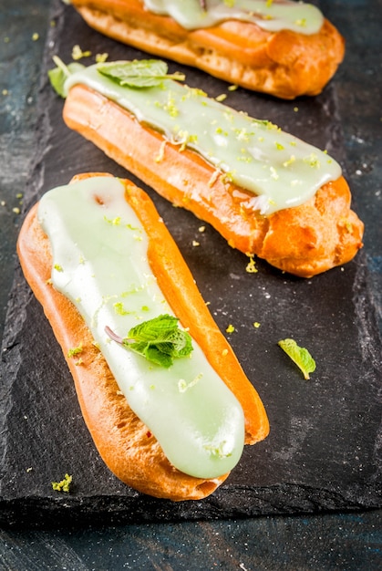 Mojito Eclairs con scorza di lime e menta