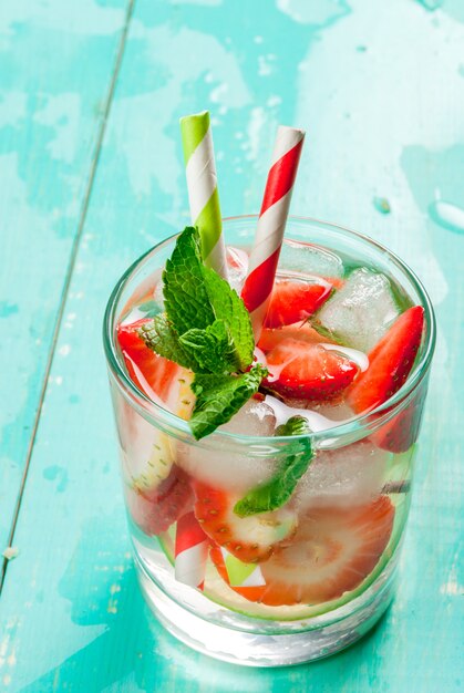 Mojito estivo rinfrescante con fragole