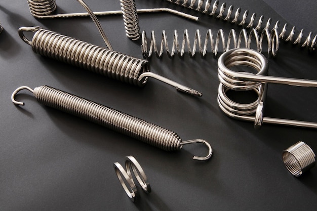 Molle metalliche di diverse dimensioni