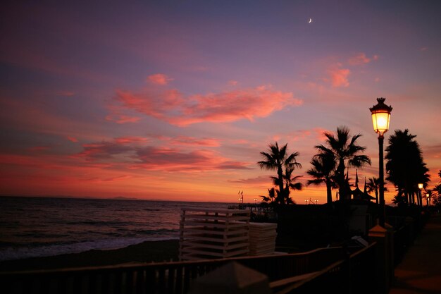 Molo al tramonto Tramonto sul Mar Mediterraneo