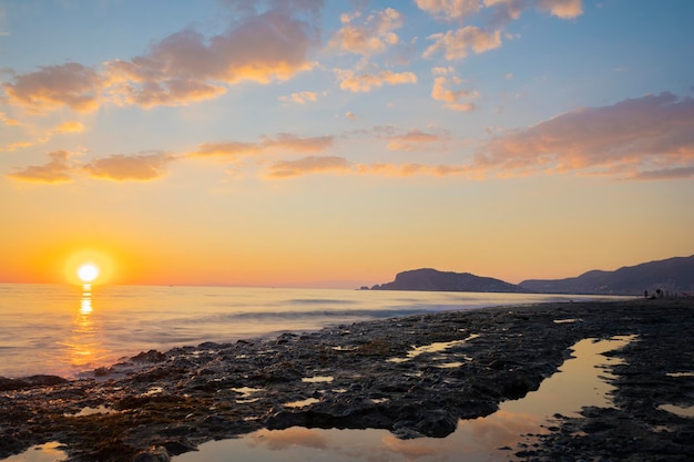 molo e mare incontro con il tramonto