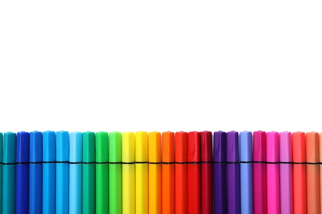Molti marcatori colorati su sfondo bianco vista dall'alto Tavolozza arcobaleno