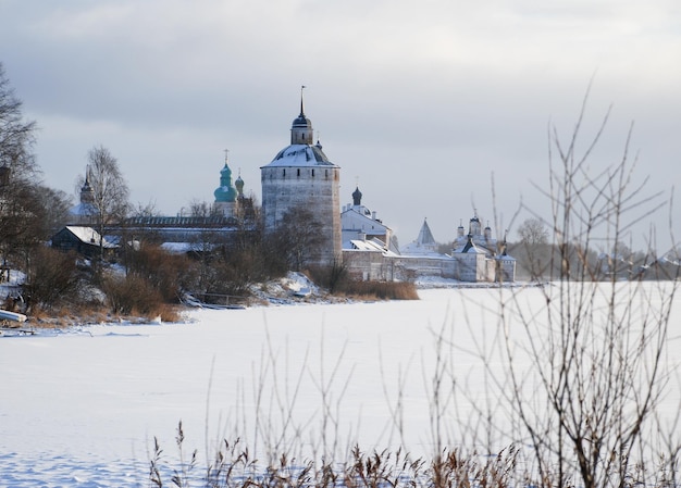 Monastero della Russia settentrionale in inverno