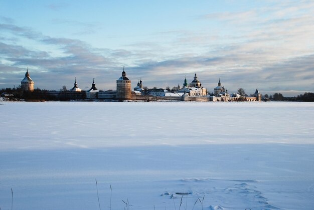 Monastero della Russia settentrionale in inverno