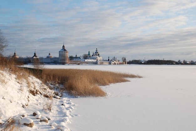 Monastero della Russia settentrionale in inverno