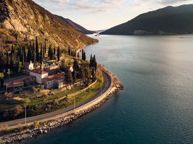 Monastero di Banja sulla riva della baia di Kotor mare Adriatico Montenegro