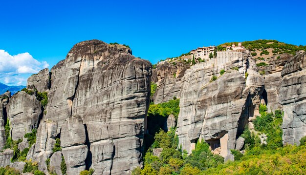 Monastero di Meteora sulle montagne di Corfù con pianta.