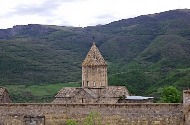 Monastero di Tatev nelle montagne del Caucaso dell'Armenia