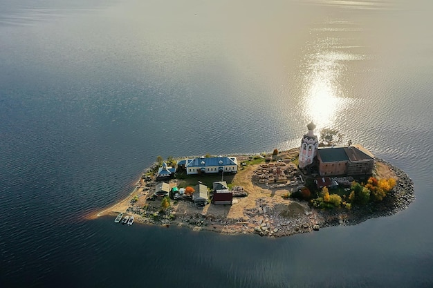 monastero sull'isola terme kamenny, chiesa ortodossa lago kubenskoe vologda regione nord russo