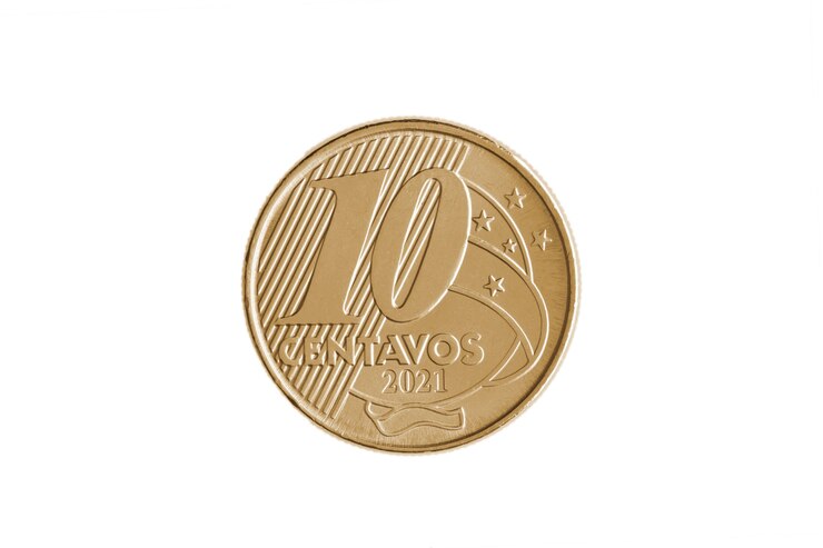 Foto moneta brasiliana "10 centavos de real" 2021 inversa su sfondo bianco - alto ingrandimento