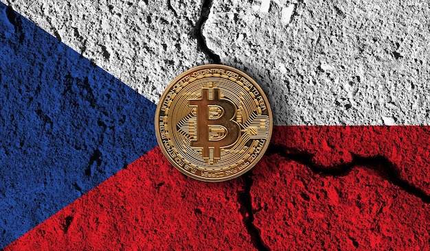 Moneta in criptovaluta Bitcoin con restrizioni crittografiche con bandiera ceca incrinate