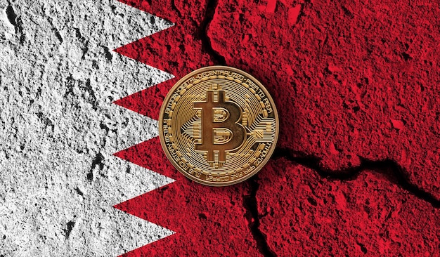 Moneta in criptovaluta Bitcoin con restrizioni crittografiche della bandiera del Bahrain incrinate