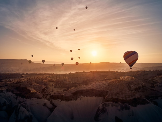 Mongolfiera in Cappadocia all'alba