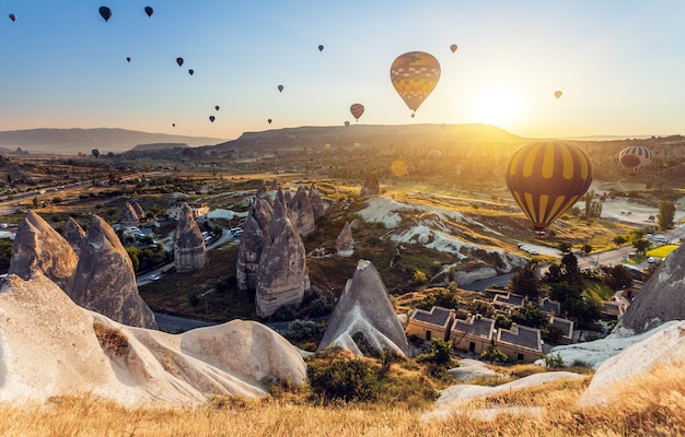 Mongolfiere sopra la Cappadocia