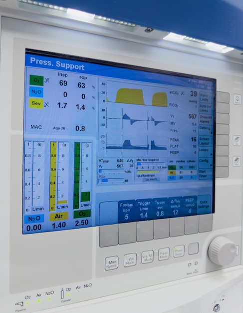 monitor ospedaliero che mostra segni vitali ed emodinamica che illustra l'assistenza sanitaria e il monitoraggio del paziente