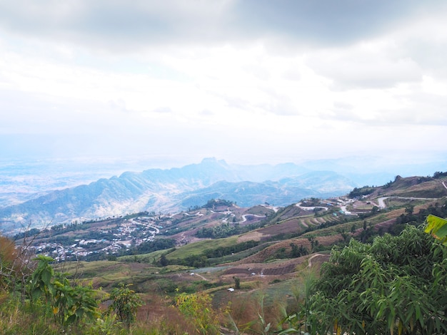 Montagna con il cielo a Phu Thap Boek, Phetchabun, Tailandia.