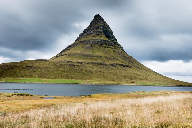 Montagna di Kirkjufell sulla penisola di Snaefellsnes Islanda