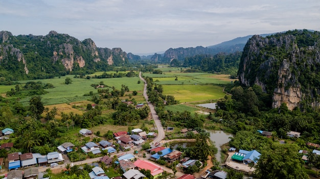 montagna di viaggio della Tailandia dal fuco