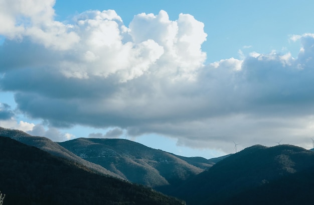 Montagna e nuvole - Valle del paesaggio