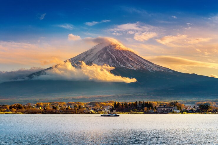 Montagna Fuji e lago Kawaguchiko al tramonto