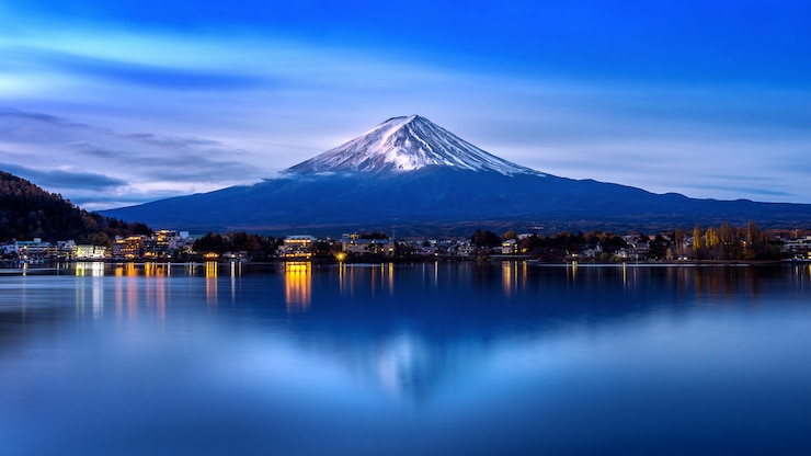 Montagna Fuji e lago Kawaguchiko in mattinata