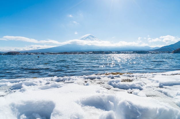 Montagna Fuji San nel lago Kawaguchiko.