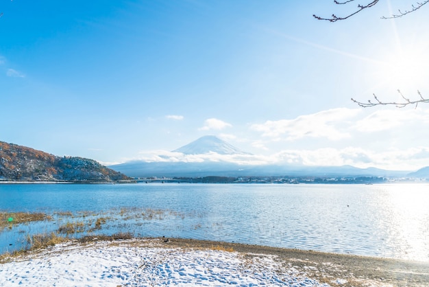 Montagna Fuji San nel lago Kawaguchiko.