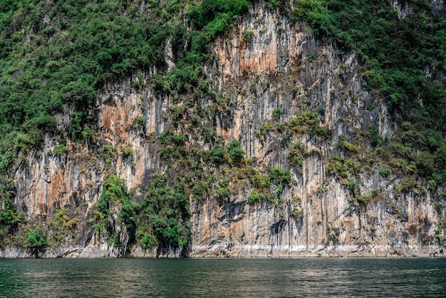 Montagna nel lago