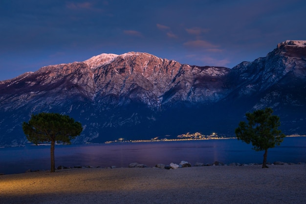 Montagna nevosa molto alta vista