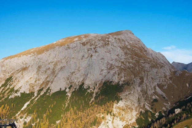 montagne alpine del Berchtesgadener Land in una calda giornata autunnale