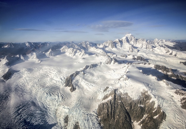 montagne coperte di neve e ghiaccio ripresa aerea mount cook franz josef ghiacciaio nuova zelanda