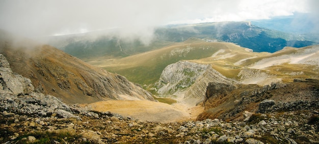 Montagne della Repubblica di Adygea Russia Yavorova Polyana Percorso a piedi e la bellezza di Adygea Montagne caucasiche Riserva del Caucaso Catena montuosa del Caucaso Lago Lagonaki