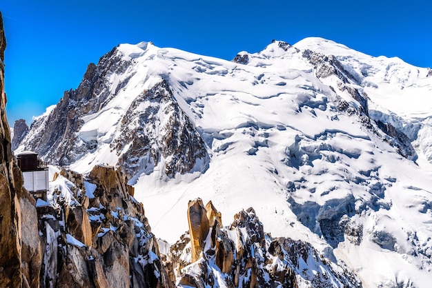 Montagne innevate Chamonix Mont Blanc Alpi dell'Alta Savoia Francia