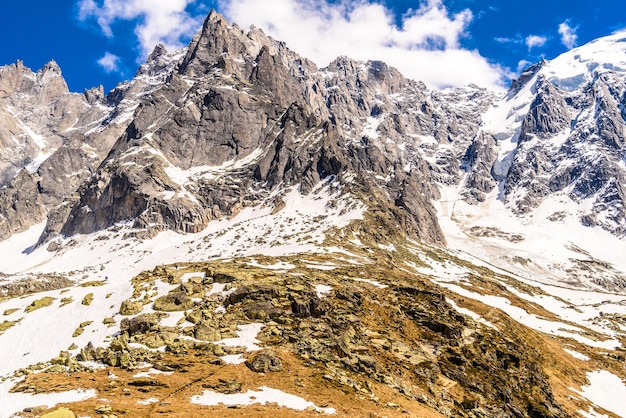 Montagne innevate Chamonix Mont Blanc Alpi dell'Alta Savoia Francia