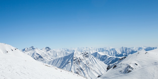 Montagne innevate di inverno