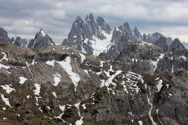 Montagne intorno alle Tre Cime di Lavaredo - Dolomiti, Italia