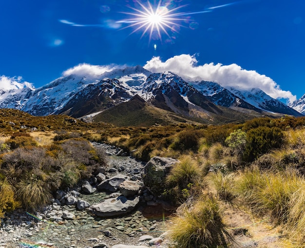 Montagne nella pista della Hooker Valley nel Parco Nazionale Aoraki, Isola del Sud della Nuova Zelanda