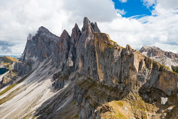 Montagne rocciose di seceda in una giornata di sole