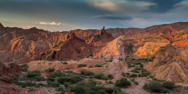 Montagne rosse, fiaba del canyon, Kirghizistan