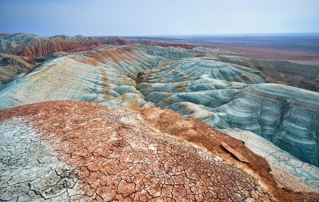 Montagne surreali nel deserto