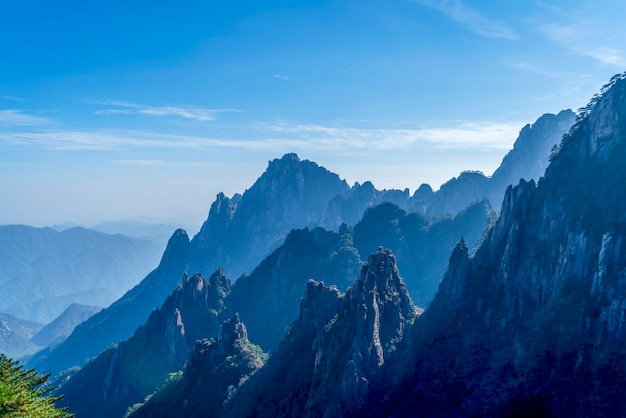 Monte Huangshan picco di montagna in pietra e pino