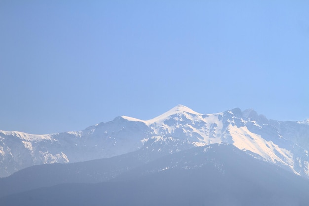 Monte Olimpo coperto di neve in Grecia