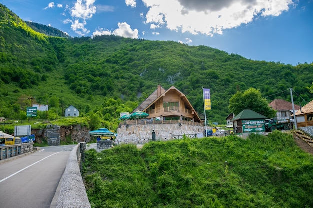 MONTENEGRO un ristorante con splendida vista sul canyon del fiume Tara