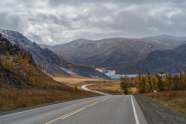 Monti Altai e la cresta del Chui settentrionale e il tratto di Chui in Siberia Repubblica dell'Altai Russia