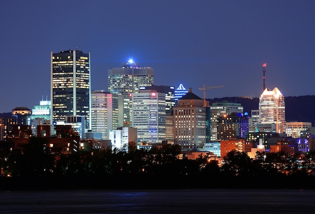 Montreal sul fiume al tramonto