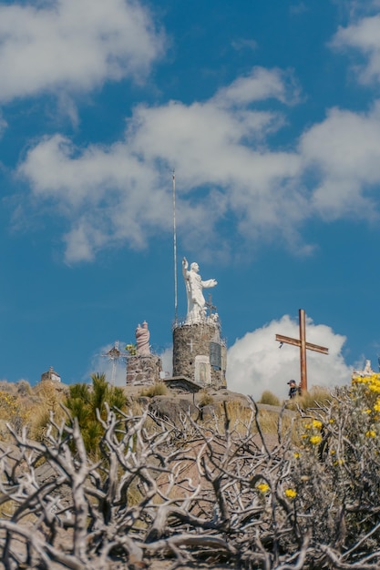 Monumento a Cristo Re in cima al vulcano Telapon a Rio Frio