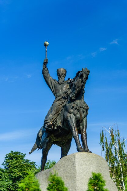 Monumento a hetman Petro Sagaidachnyi a Kiev Ucraina