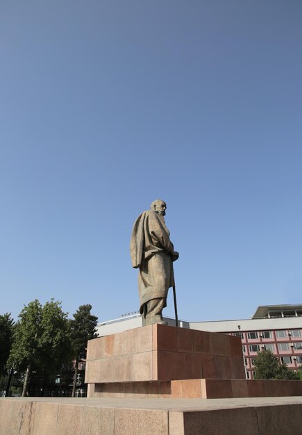 Monumento a Sadriddin Aini a Dushanbe