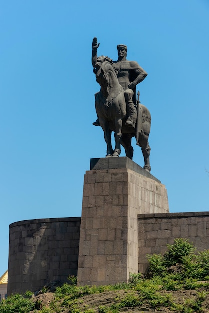 Monumento a Vakhtang Gorgasali a Tbilisi Georgia