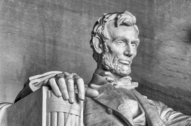 Monumento ad Abraham Lincoln all'interno del Lincoln Memorial costruito per onorare il 16° Presidente degli Stati Uniti d'America Washington DC USA